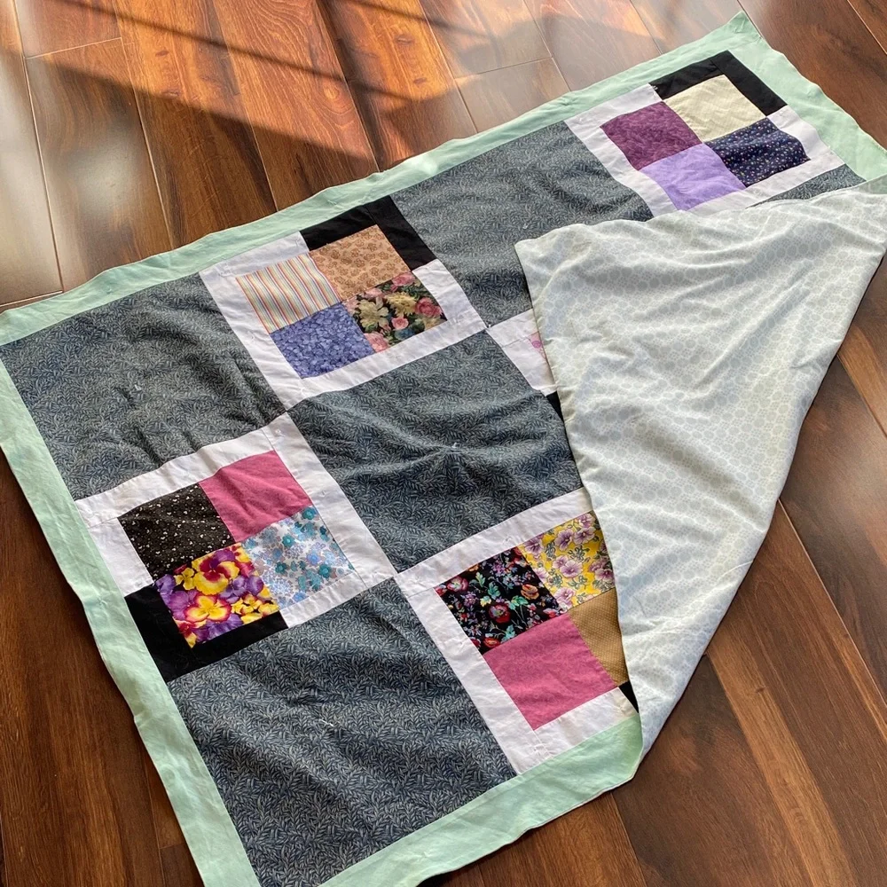 50”x38” Handmade Patchwork Knot Square Quilt Mint Trim Florals Cotton